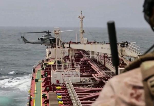 Des soldats américains travaillent au blocus des ports iraniens, selon une capture réalisée le 26 juillet d'une vidéo diffusée le 25 juillet par l'armée américaine (Centcom)