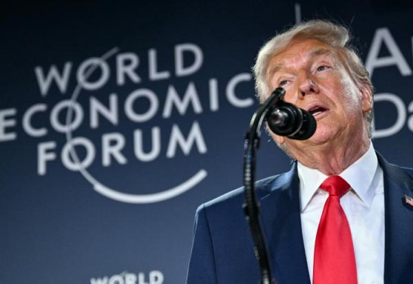 Le président américain Donald Trump s'exprime lors d'une réception en marge du sommet de Davos, en Suisse, le 21 janvier 2026