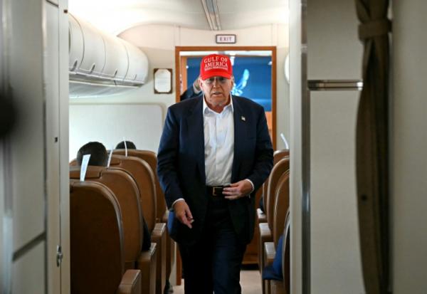 Le président américain Donald Trump à bord d'Air Force One, le 1er juillet 2025