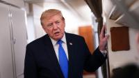 Le président américain Donald Trump s'adresse à la presse à bord de l'avion présidentiel Air Force One, le 2 août 2026