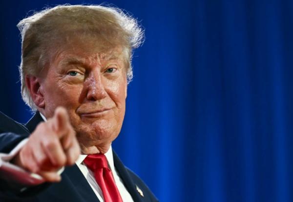 Donald Trump lors d'un rassemblement de campagne pour les élections de mi-mandat à l'aéroport de Sioux City, dans l'Iowa, le 22 octobre 2026