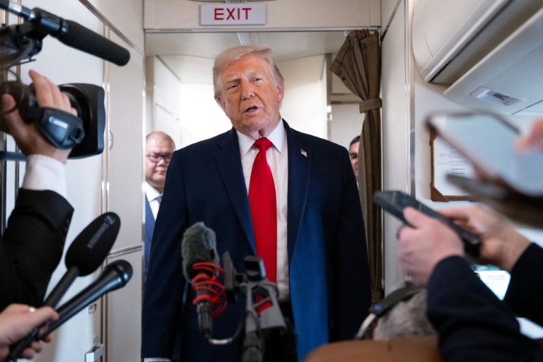 Donald Trump dans son avion présidentiel entre Washington et le Wisconsin, le 5 juin 2026