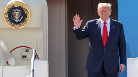 Le président américain Donald Trump à son arrivée à l'aéroport de Kuala Lumpur en Malaisie à bord dAir Force One le 26 octobre 2025