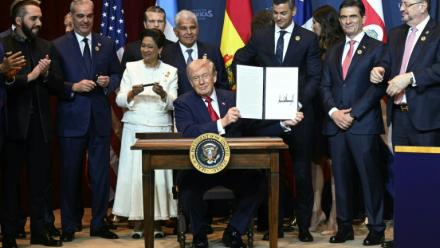 Donald Trump aux côtés de dirigeants d'Amérique latine, le 7 mars 2026 à Doral, en Floride