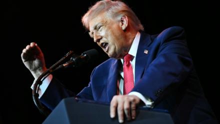 Le président américain Donald Trump s'exprime face à des élus républicains, le 6 janvier 2026 à Washington