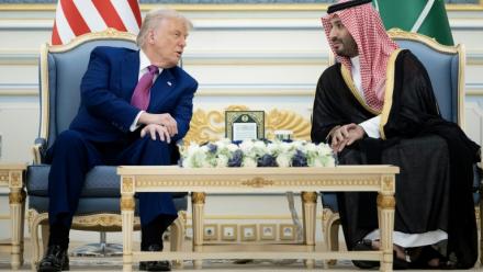 Le président américain Donald Trump reçu par le prince héritier saoudien Mohammed ben Salmane à Ryad, le 13 mai 2025 