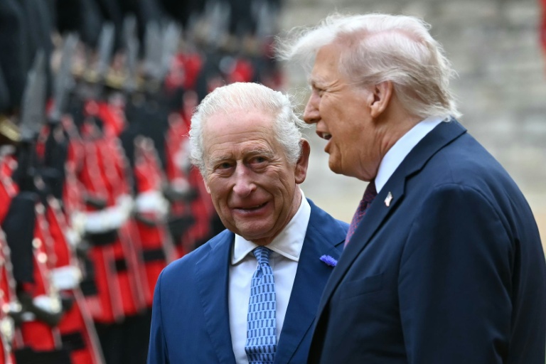 Le roi Charles III (à gauche) et le président américain Donald Trump à Windsor, le 17 septembre 2025