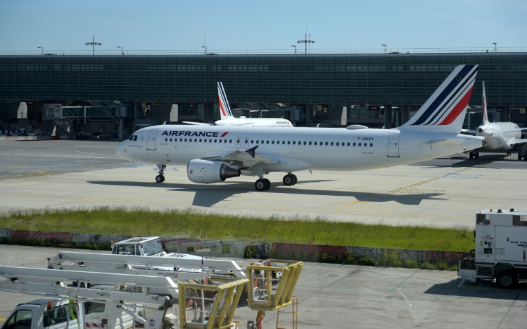 Un Airbus A320 sur le tarmac de l'aéroport Paris-Charles de Gaulle le 12 mai 2020