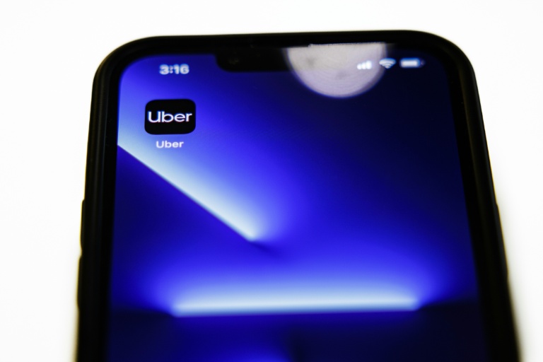 Uber a dévoilé mercredi une nouvelle fonctionnalité permettant de réserver une chambre d'hôtel directement depuis son application, illustration d'un mouvement vers le modèle chinois des applis à tout faire
