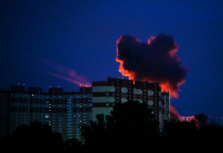 Une frappe de missiles russes sur Kiev, le 2 juin 2026 en Ukraine