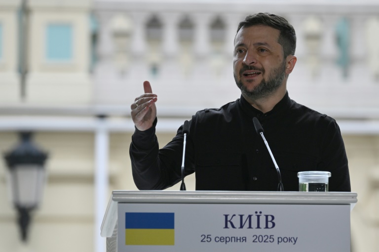Le président ukrainien Volodymyr Zelensky lors d'une conférence de presse à Kiev, le 25 août 2025