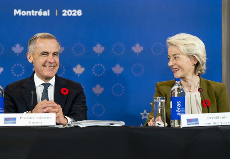 Le Premier ministre canadien Mark Carney et la présidente de la Commission européenne Ursula von der Leyen lors du 21e sommet UE-Canada, à Montréal, le 29 octobre 2026 au Canada