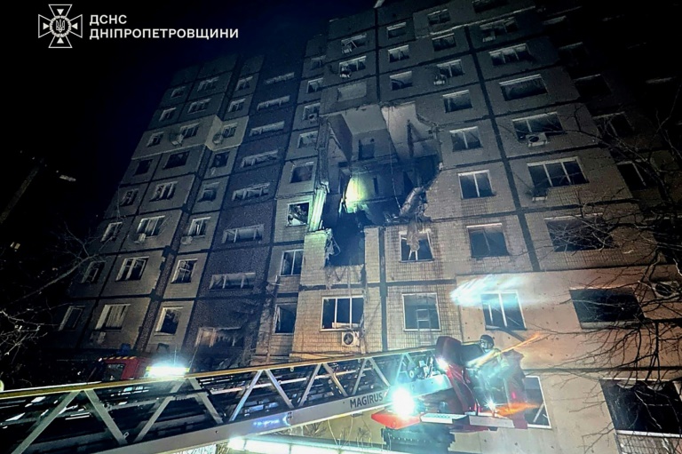 Frappe russe contre un immeuble à Dnipro (Ukraine), le 8 novembre 2025