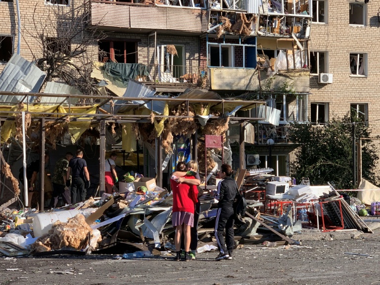 Un immeuble résidentiel lourdement endommagé par des frappes russes à Zaporijjia, grande ville du sud de l'Ukraine, le 30 août 2025