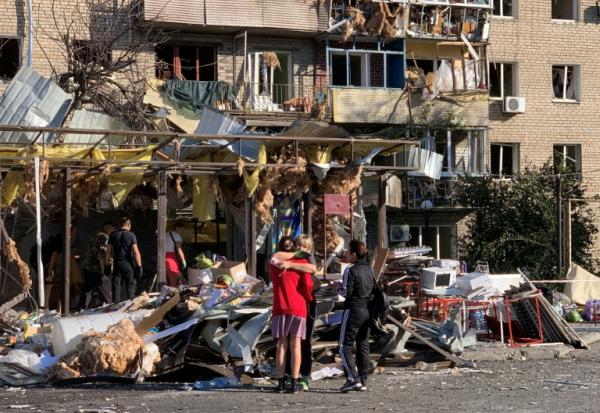 Un immeuble résidentiel lourdement endommagé par des frappes russes à Zaporijjia, grande ville du sud de l'Ukraine, le 30 août 2025
