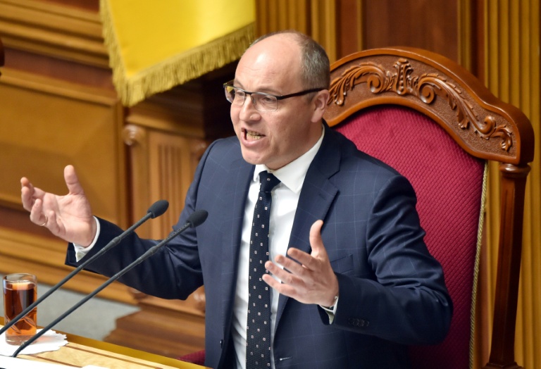 Photo d'archives du 22 mai 2019 montrant Andriï Parouby, alors président du parlement ukrainien, qui s'exprime devant ses collègues à Kiev