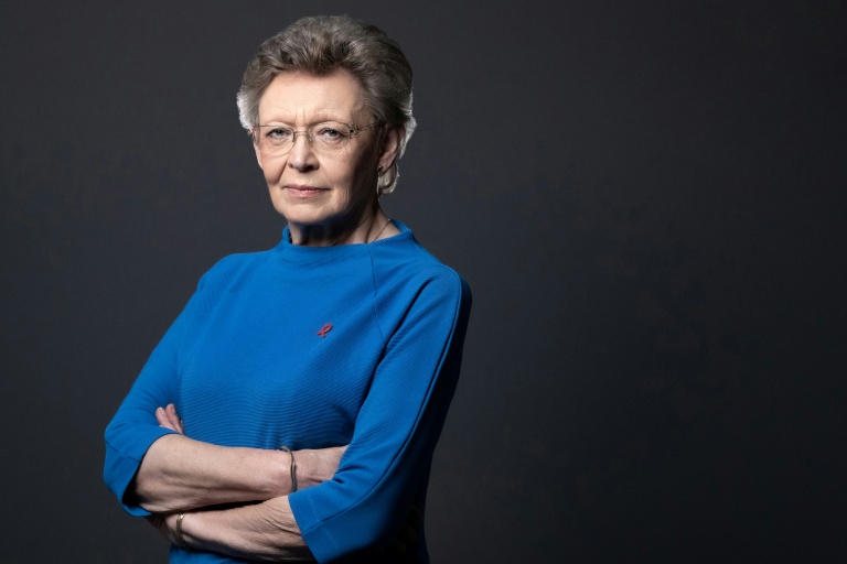 Françoise Barré-Sinoussi, présidente de Sidaction, pose à Paris le 16 novembre 2021 
