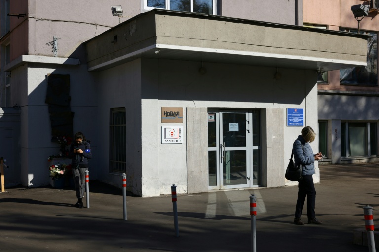 l'entrée des locaux du journal indépendant russe, Novaïa Gazeta, le 8 octobre 2021 à Moscou