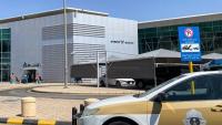 Un véhicule de sécurité garé devant l'aéroport de Tabuk en Arabie saoudite, le 30 septembre 2026