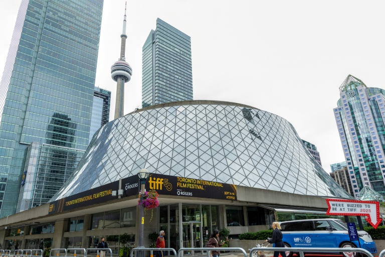 Le Roy Thomson Hall, l'une des principales salles du Festival international du film de Toronto (TIFF), photographié le jour de l'ouverture, à Toronto, au Canada, le 4 septembre 2025