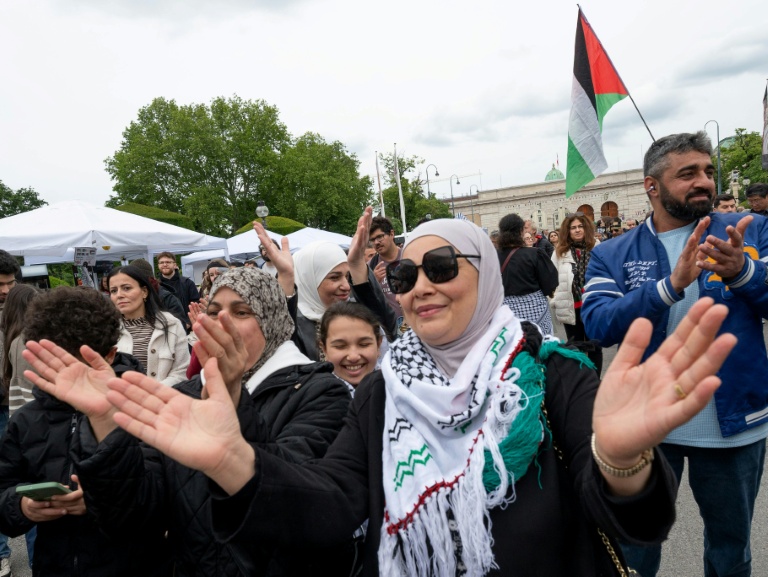Des spectateurs assistent au concert alternatif à l'Eurovision donné à Vienne, en Autriche, en faveur de la Palestine, le 15 mai 2026.