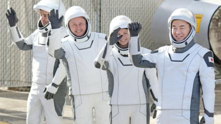 Les membres de l'équipage de la mission Crew-11 à leur départ de Cape Canaveral, en Floride, le 1er août 2025