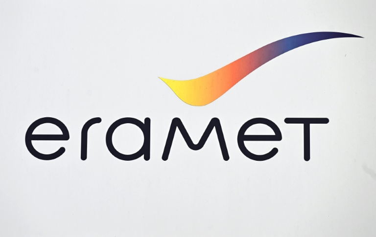 Le logo d'Eramet à l’entrée de son siège, dans la banlieue parisienne, à Trappes, le 16 mars 2023