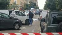 Des enquêteurs sur les lieux où un homme armé d'un couteau a été tué par la police, le 20 décembre 2025 à Ajaccio 

Investigators work at the site where a knife-wielding man was shot dead by police in the centre of Ajaccio, on the French Mediterranean island of Corsica, on December 20, 2025. A man armed with a knife was shot dead by one or more shots fired by the national police on December 20 in the centre of Ajaccio, according to the public prosecutor, confirming a report by France 3 Viastella. According to the police, the 26-year-old man was threatening shopkeepers and passers-by with a knife on the city's Cours Napoleon at around 12:30 PM.