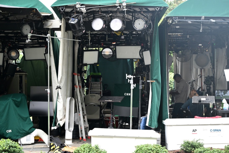 Du matériel de CNN près de la Maison Blanche à Washington, le 21 septembre 2026