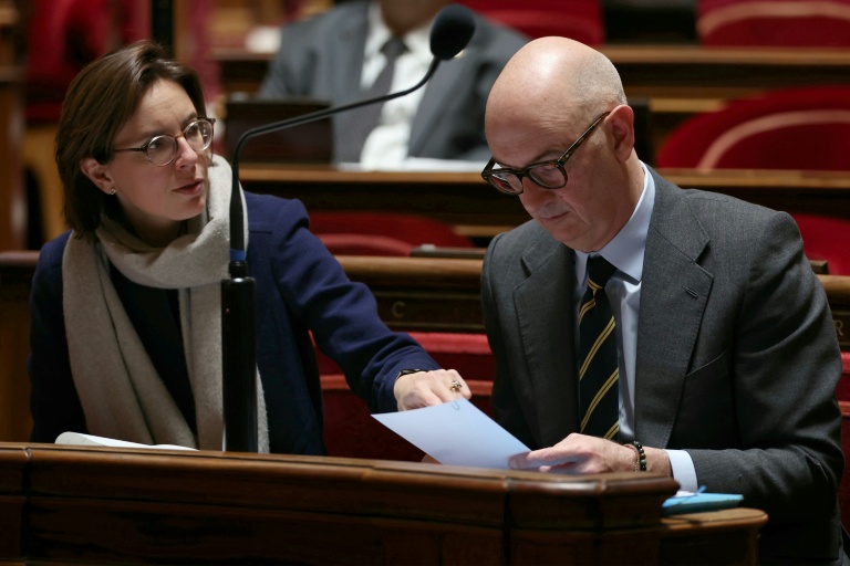 La ministre aux Comptes publics Amélie de Montchalin et le ministre de l'Economie Roland Lescure au Sénat lors de l'examen du budget, le 27 novembre 2025 à Paris 