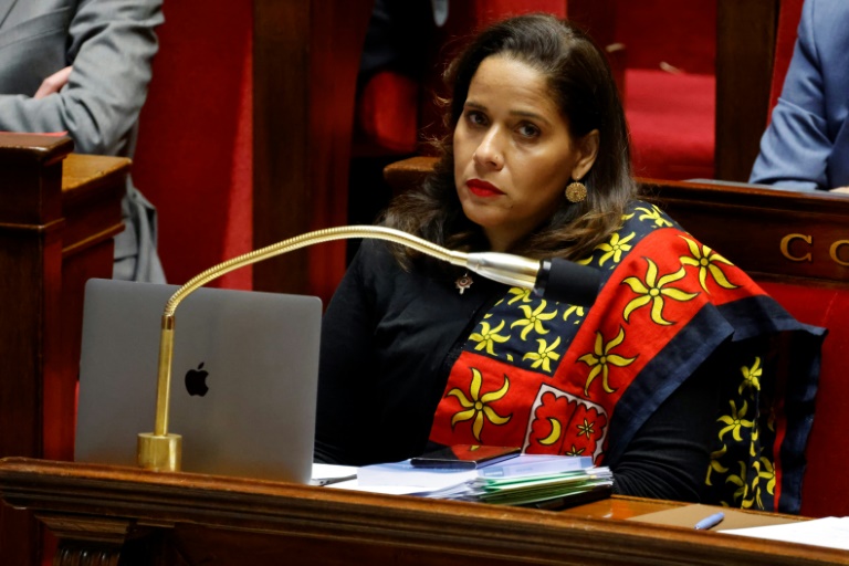 La députée de Mayotte Estelle Youssouffa, membre du petit groupe indépendant Liot (Libertés, Indépendants, Outre-mer, Territoires), à l'Assemblée nationale Paris, le 10 janvier 2025