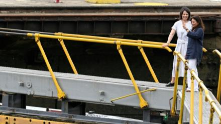 Ilya Espino de Marotta (d), alors sous-administratrice du canal, et la ministre allemande des Affaires étrangères, Annalena Baerbock, lors d'une visite du  canal de Panama, le 9 juin 2023