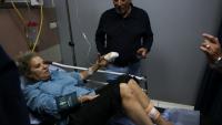 La photojournaliste américaine Heidi Levine aux urgences de l’hôpital public de Ramallah après avoir été agressée par des colons israéliens alors qu’elle couvrait la récolte des olives, dans le village de Khirbet Abu Falah, le 16 octobre 2026 en Cisjordanie occupée