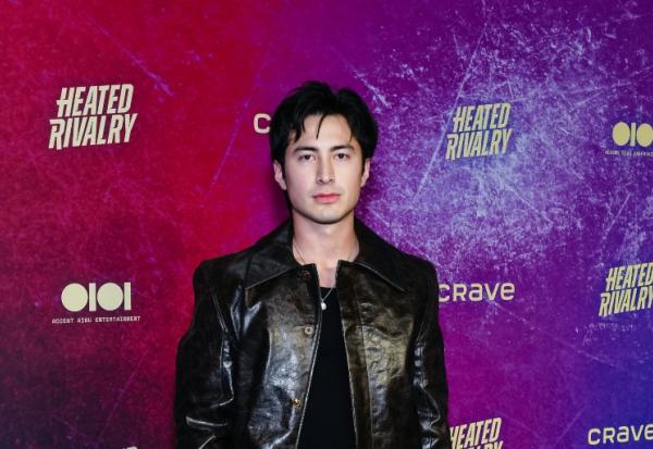 L'acteur canadien Hudson Williams assiste à la première de "Heated Rivalry" au TIFF Lightbox à Toronto, le 24 novembre 2025