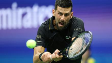 Le Serbe Novak Djokovic face à l'Américain Learner Tien au premier tour de l'US Open, le 24 août 2025 à New York