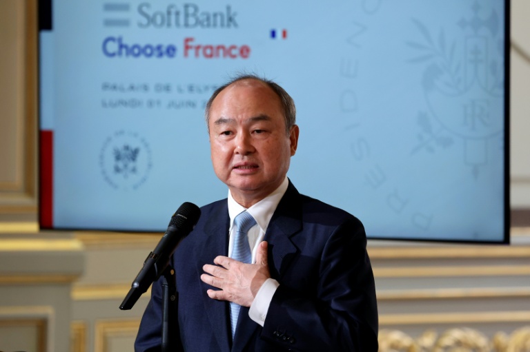 Le patron de SoftBank group, le Japonais Masayoshi Son, lors du sommet Choose France à Paris le 1er juin 2026, où il a promis 45 milliards d'euros pour construire trois centres de données dans le nord de la France d'ici 2031