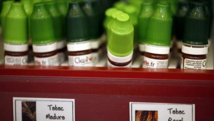 Les sites de vente de liquide pour cigarettes électroniques craignent de mettre la clé sous la porte si la mesure d'interdiction de vente en ligne prévue par le gouvernement est adoptée dans le budget 2026