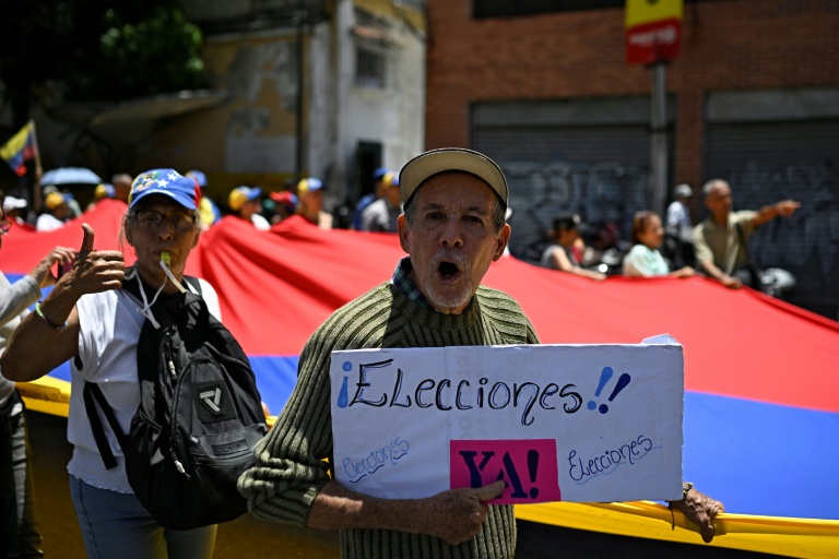 Des manifestants se rassemblent à Caracas le 28 juillet 2026, en vue de demander des élections au Venezuela
