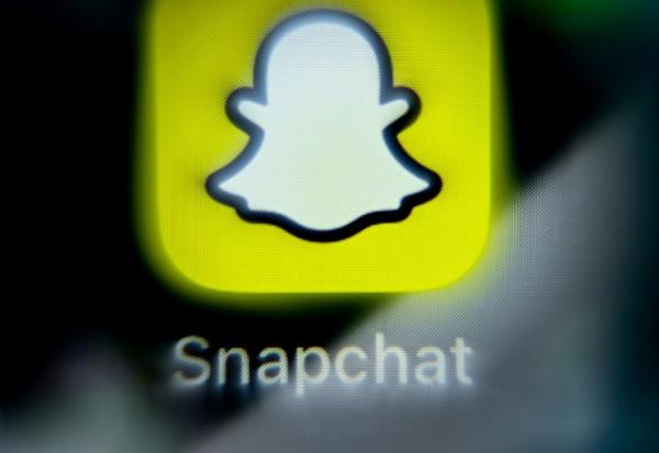 Face aux pressions politiques pour vérifier l'âge des adolescents sur les réseaux sociaux en France, Snapchat pousse pour que cette mesure s'effectue au niveau des magasins d'application, gérés notamment par Apple et Google