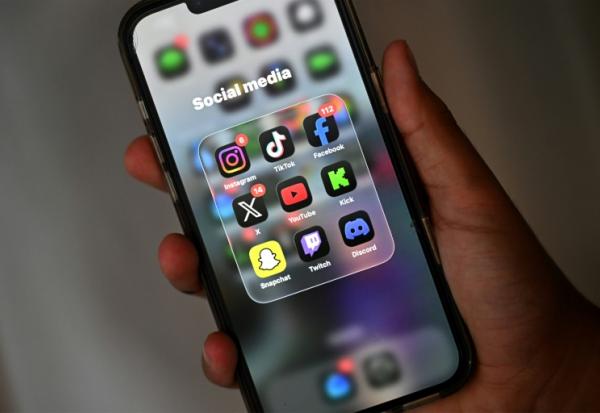 Vérification de l'âge des internautes: les géants de la tech se renvoient la balle