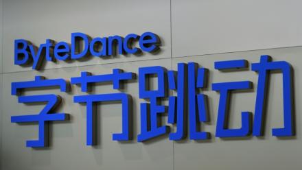 Le géant chinois ByteDance a promis des mesures pour faire respecter le droit d'auteur, répondant aux inquiétudes de l'industrie du cinéma américain à propos de vidéos hyperréalistes produites par son logiciel Seedance 2.0 