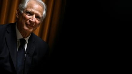 L'ancien Premier ministre Dominique de Villepin, candidat potentiel à l'élection présidentielle de 2027, lors d'une conférence à La Sorbonne, le 27 mars 2026 à Paris