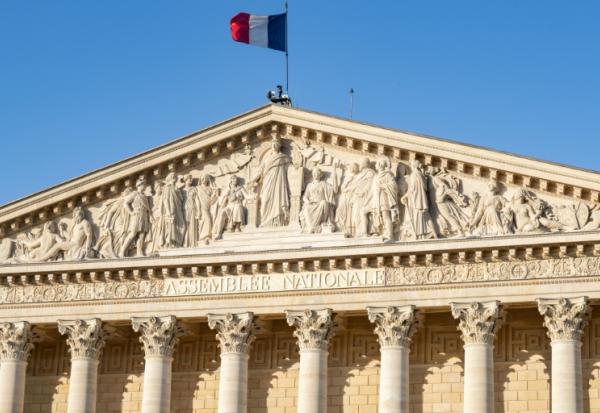 Mettre fin à la prescription qui empêche les victimes de viol sur mineurs d'accéder à la justice: une proposition de loi est déposée mercredi au Sénat pour franchir ce pas et élargir la définition de l'inceste aux cousins germains