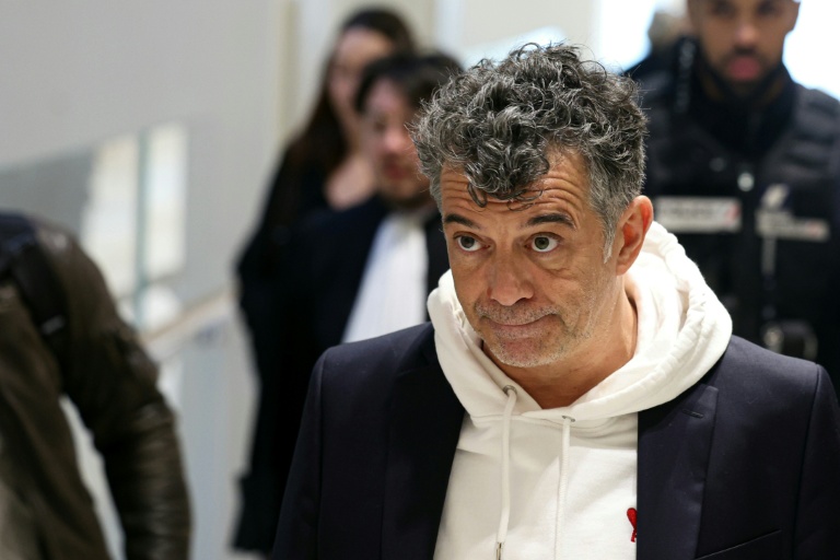 Stéphane Plaza arrive au palais de justice de Paris le 18 février 2025