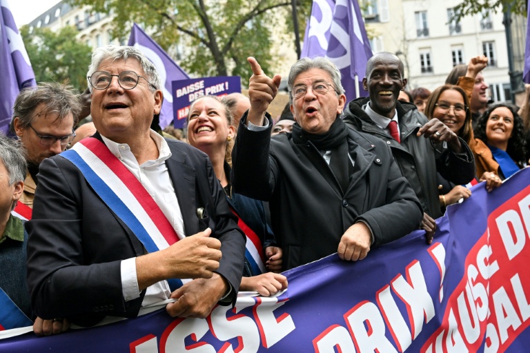 (g-d) Éric Coquerel, député LFI, Jean-Luc Mélenchon, candidat LFI à la présidentielle et Bally Bagayoko, maire LFI de Saint-Denis, participent à une manifestation contre la 