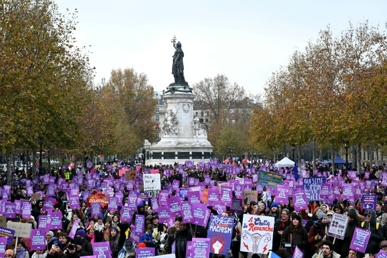 Les manifestants se sont rassemblés place de la République, à Paris, samedi 22 novembre 2025