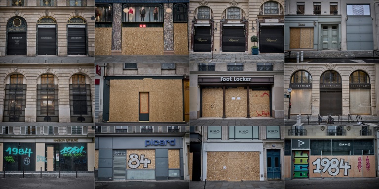 Photomontage montrant des devantures de magasins à Paris couvertes de panneaux de bois le 24 octobre 2026