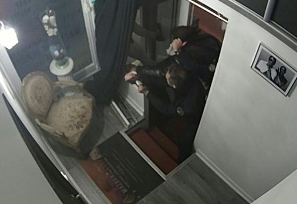 Capture d'écran de la vidéosurveillance de l'interpellation de Michel Zecler par des policiers à Paris le 27 novembre 2020 