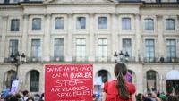 Vue d'une pancarte lors d'une manifestation après la mort de Lyhanna, le 29 juin 2026 à Paris