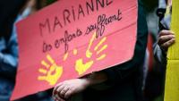 Dans une manifestation pour le soutien à l'aide à l'enfance, à Paris le 15 mai 2025